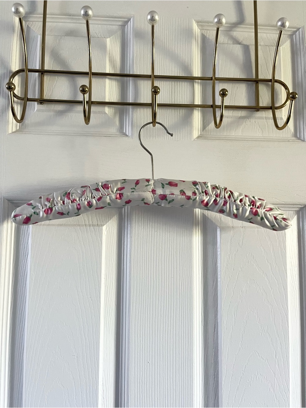 Vintage Floral Satin Padded Hanger – Cottagecore / Coastal Grandmother Decor